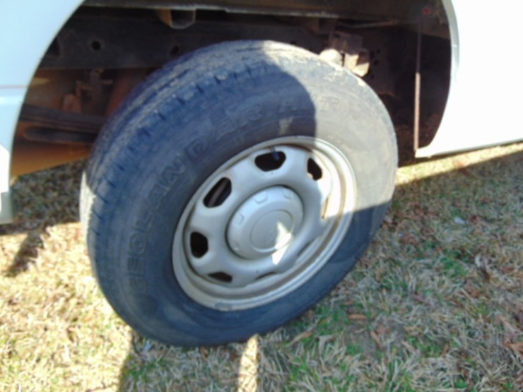 2013-ford-f150-xl-image-4