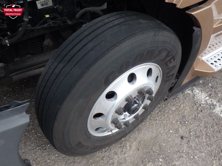 2023-freightliner-cascadia-126-image-22