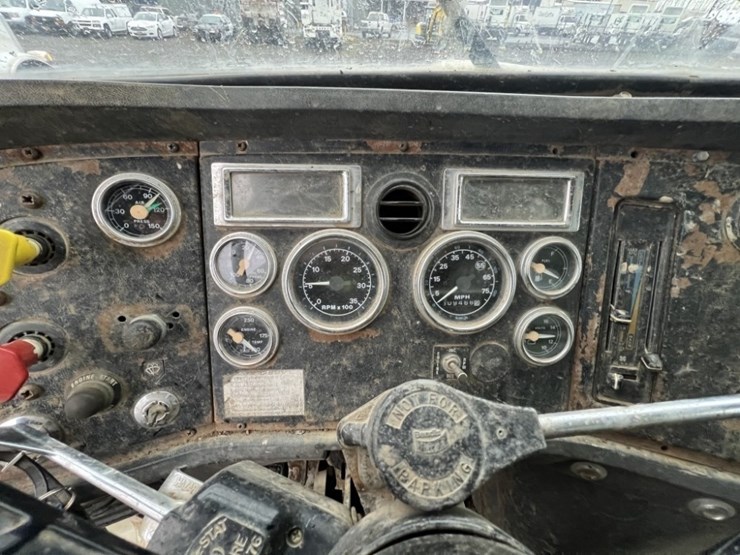 1995-ford-l9000-image-25