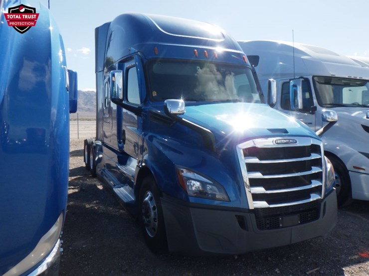 2021-freightliner-cascadia-126-image-3