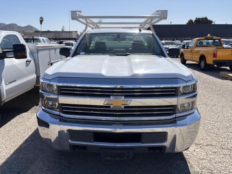 2017-chevrolet-2500-image-5