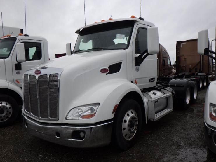 2017-peterbilt-579-image-1