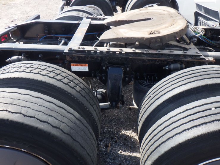 2023-freightliner-cascadia-126-image-8