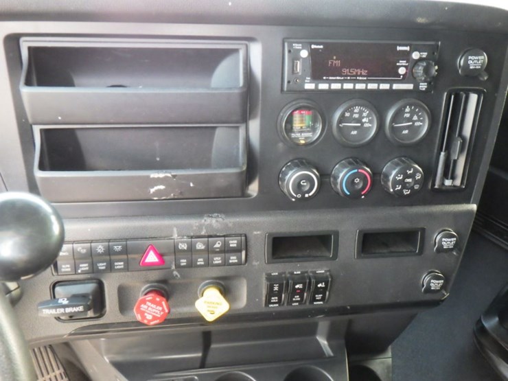 2024-freightliner-cascadia-126-image-20