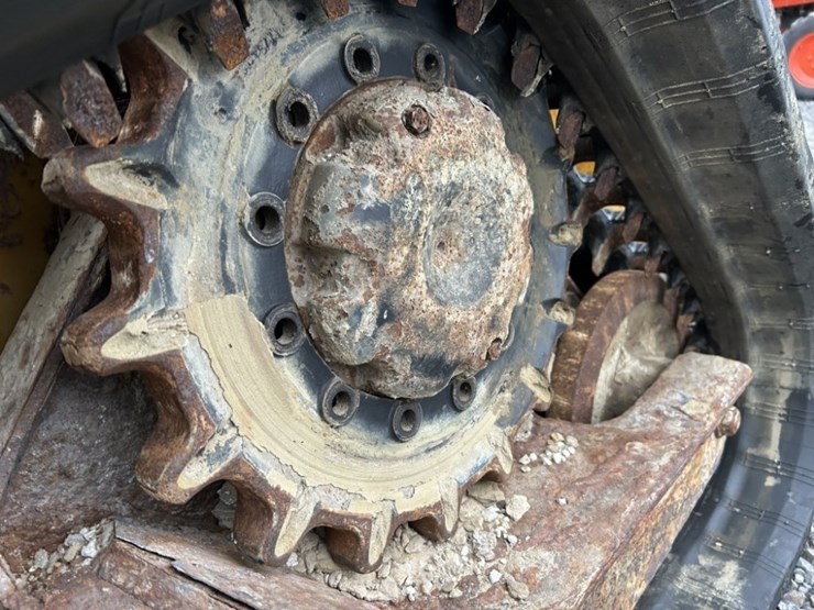 2023-deere-317g-image-11