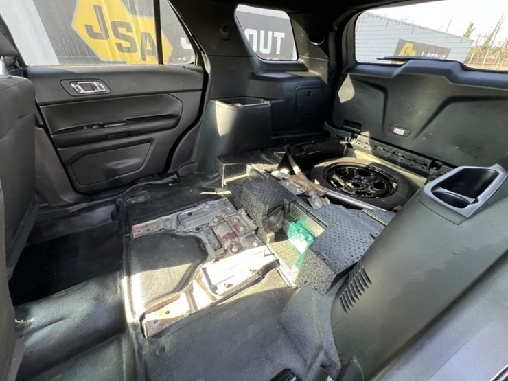 2016-ford-explorer-image-22