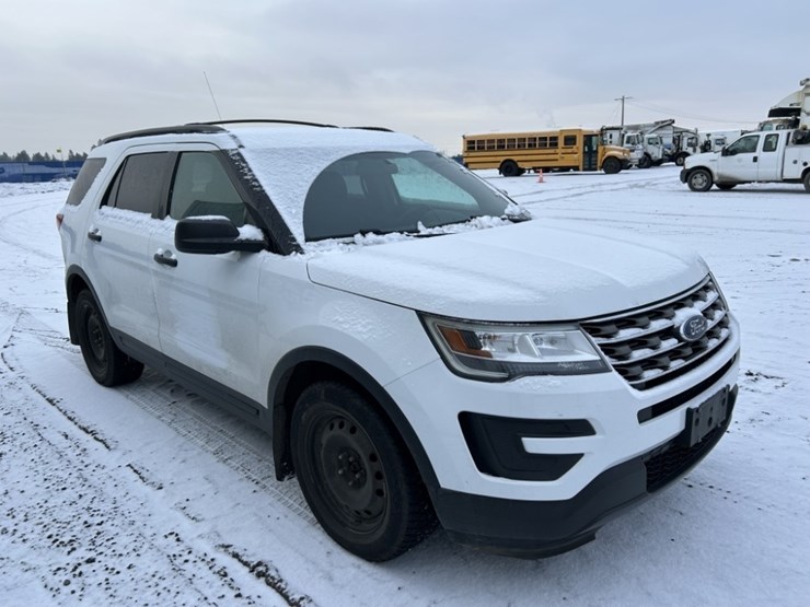 2016-ford-explorer-image-7