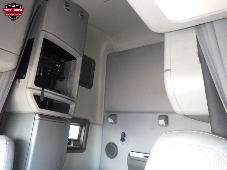 2020-volvo-vnl-760-image-20