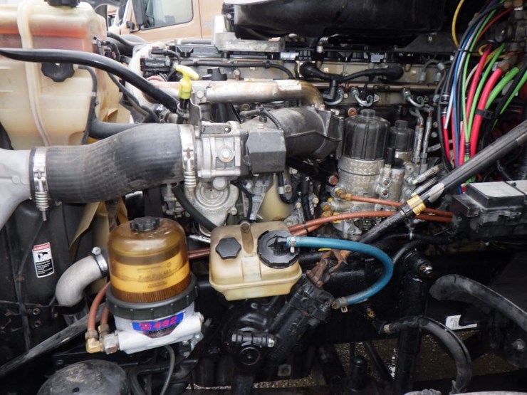 2013-freightliner-cascadia-125-image-21