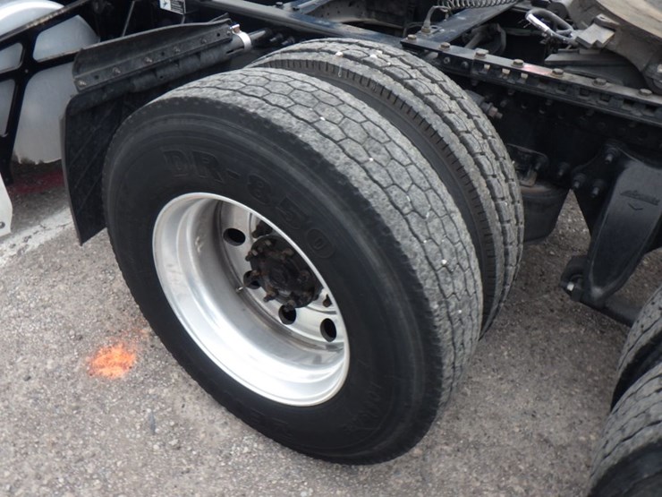 2021-freightliner-cascadia-126-image-17