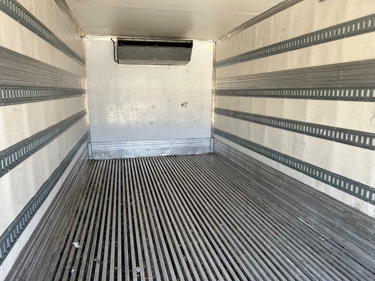 2018-freightliner-m2-106-image-70