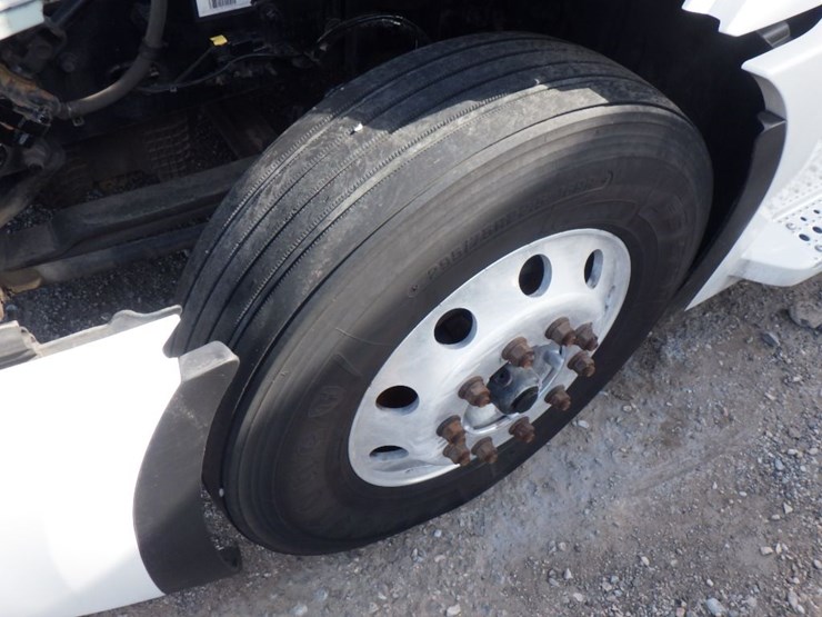 2024-freightliner-cascadia-126-image-24