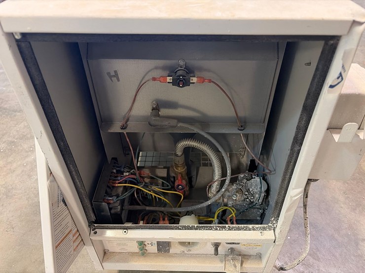 l.b.-white-premier-80df-heater-image-6