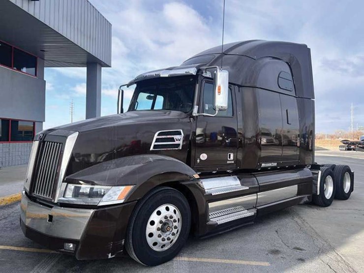 2022-western-star-5700xe-image-2