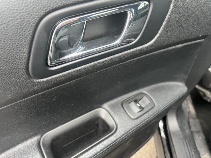 2017-ford-explorer-image-24