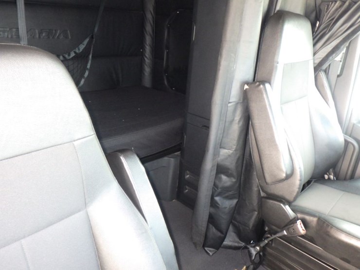 2024-freightliner-cascadia-126-image-7