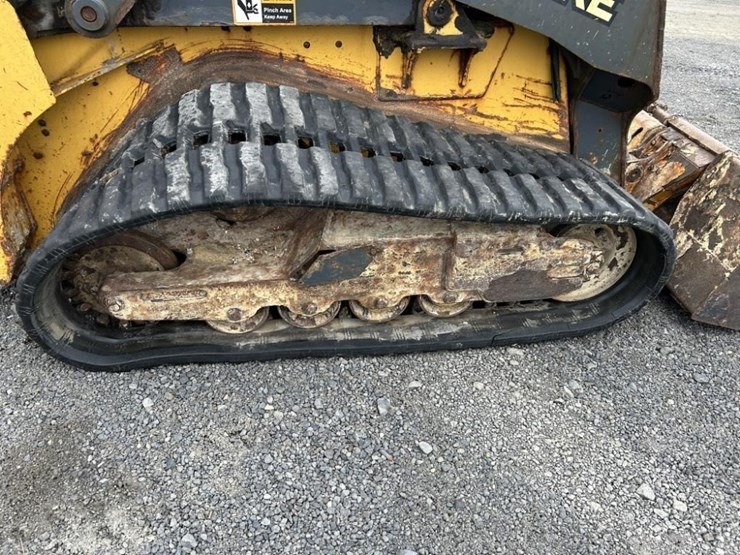 2023-deere-317g-image-13