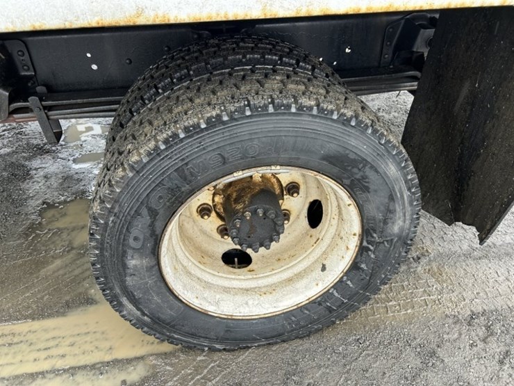 1997-chevrolet-c6500-chip-truck-image-11