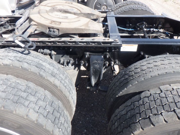 2024-freightliner-cascadia-126-image-17