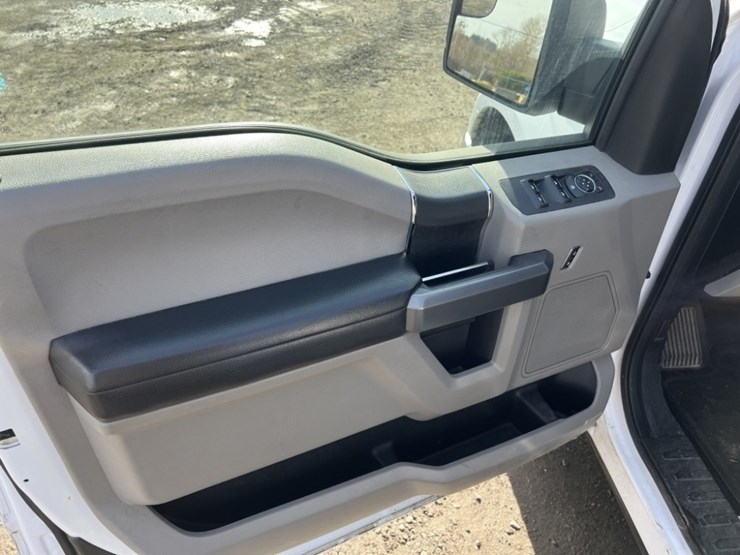 2017-ford-f150-xlt-image-27