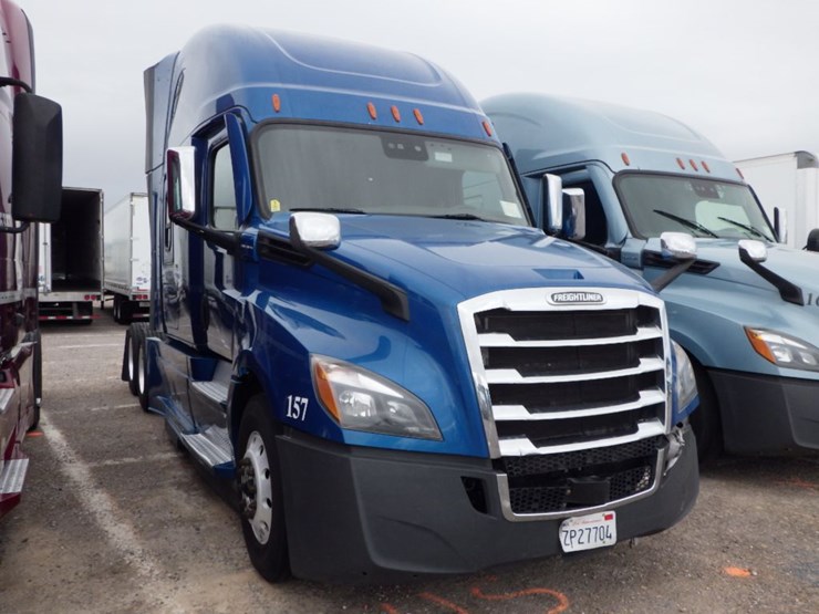 2021-freightliner-cascadia-126-image-5