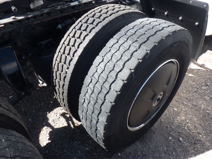 2024-freightliner-cascadia-126-image-7