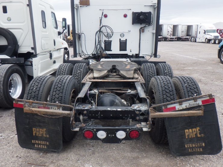 2017-kenworth-t680-image-11