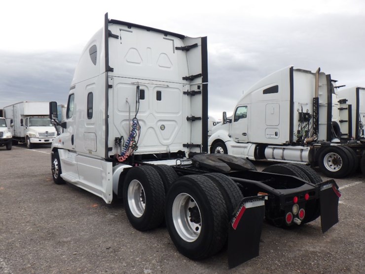 2016-freightliner-cascadia-125-image-10