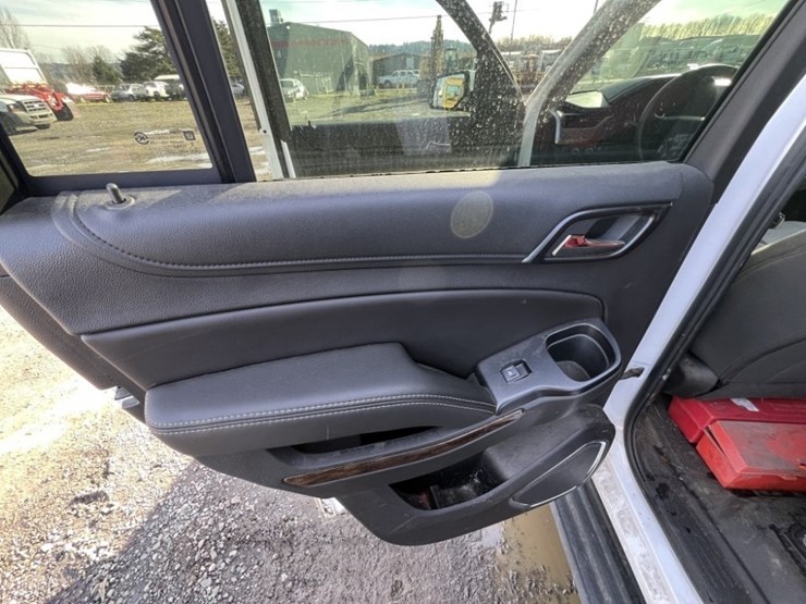 2018-chevrolet-tahoe-image-24