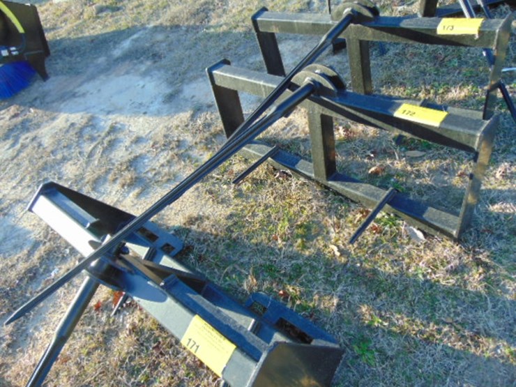 skid-steer-hay-spear-attachment-image-1