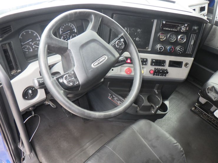 2019-freightliner-cascadia-126-image-24