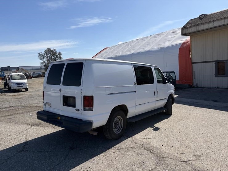 2013-ford-e350-image-3