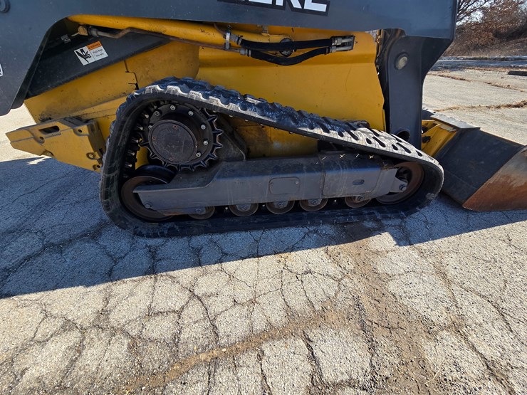 2012-deere-329d-image-24