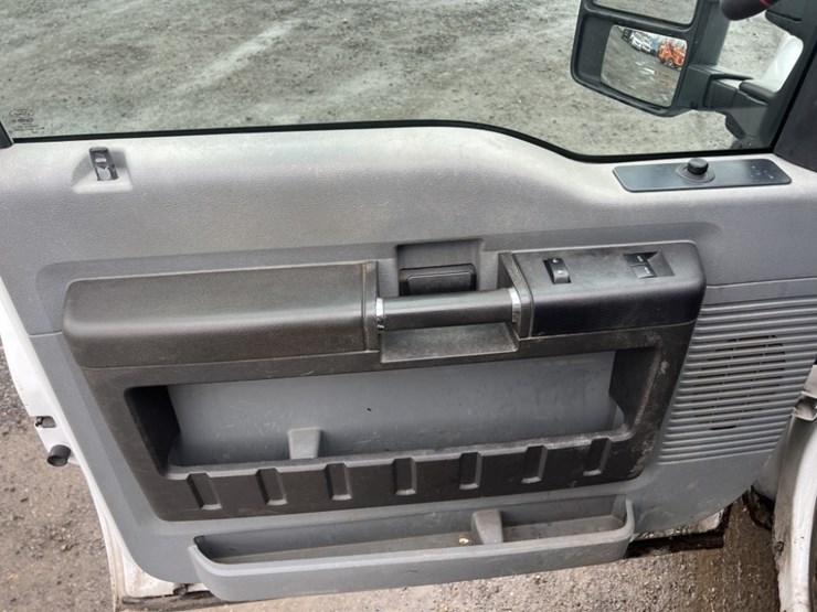 2014-ford-f350-image-24