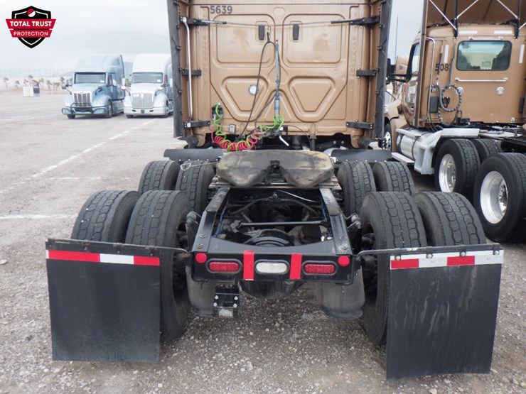 2023-freightliner-cascadia-126-image-8