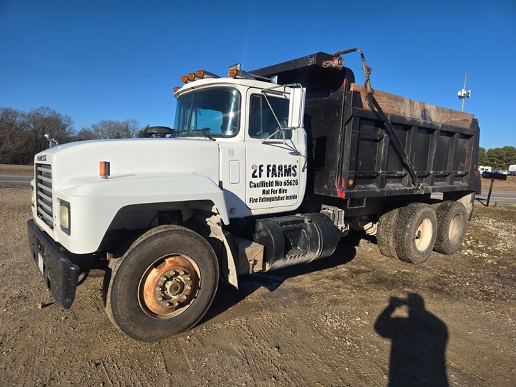 1999-mack-rd690s-image-3