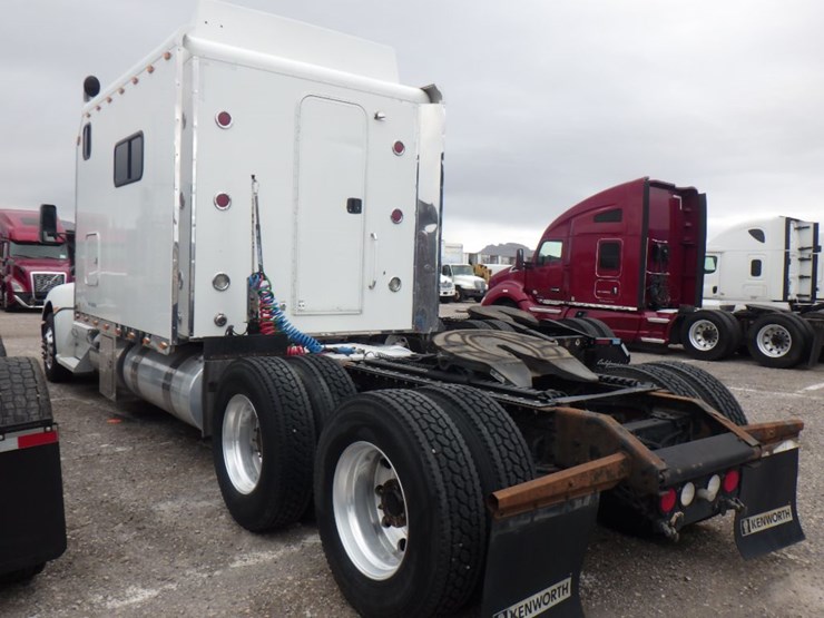 2014-kenworth-t660-image-16