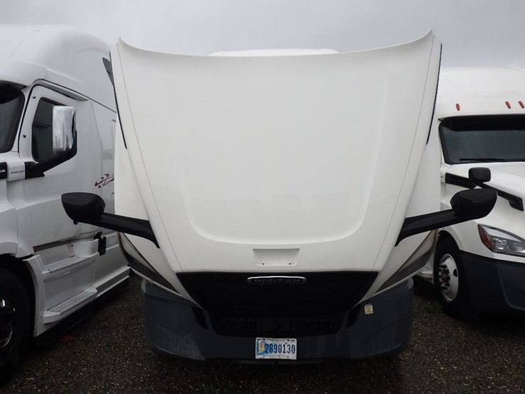 2020-freightliner-cascadia-126-image-30