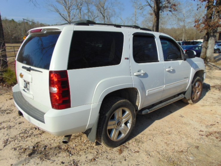2014-chevrolet-tahoe-z71-image-2
