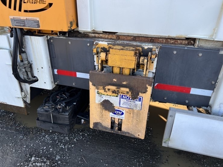 2013-mack-leu612-image-25