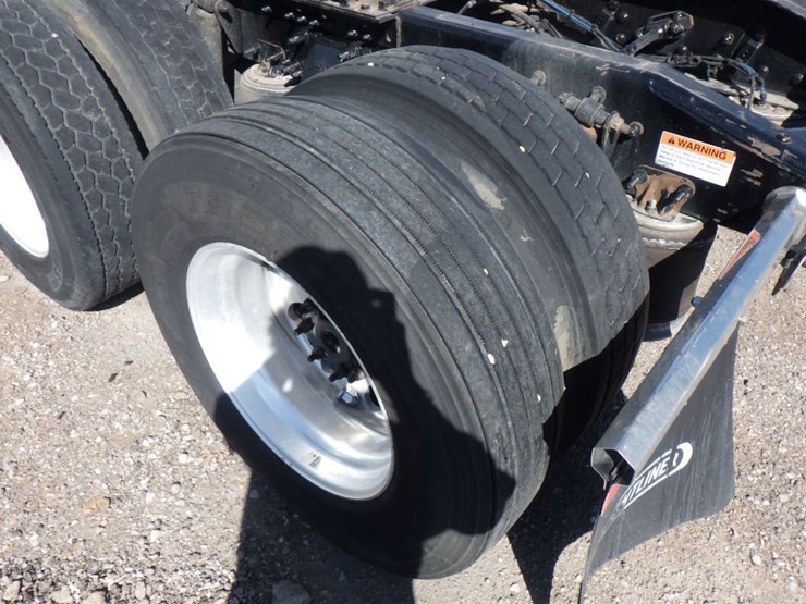 2022-freightliner-cascadia-126-image-15