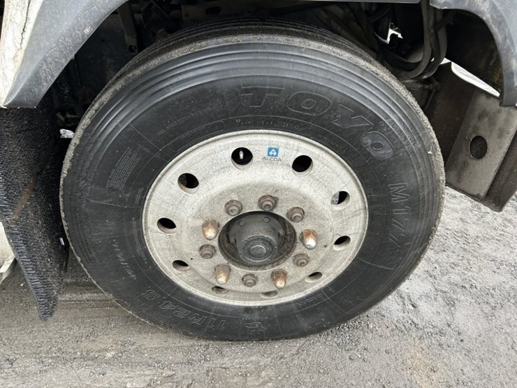 1985-mack-mh633-t/a-sleeper-truck-tractor-image-35