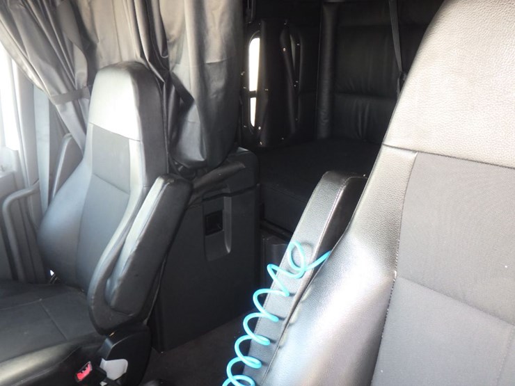 2024-freightliner-cascadia-126-image-22