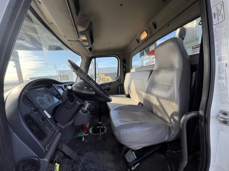 2015-freightliner-m2-s/a-bucket-truck-image-26