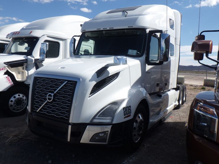 2023-volvo-vnl-760-image-1