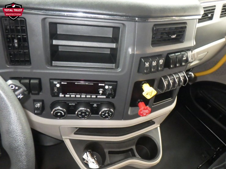 2022-peterbilt-579-image-17