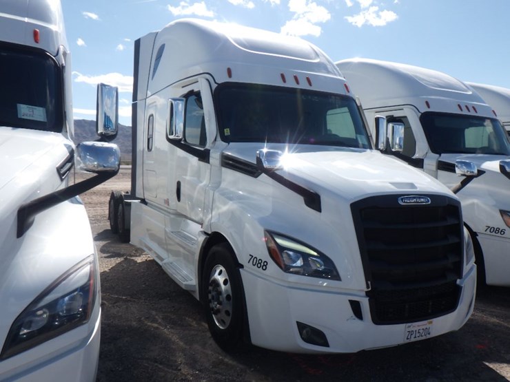 2024-freightliner-cascadia-126-image-3