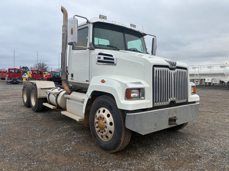 2015-western-star-4700-image-3