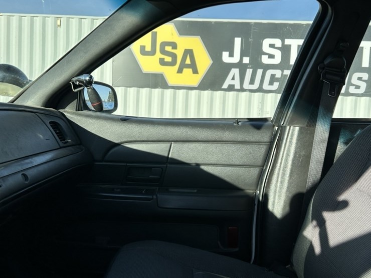 2007-ford-crown-victoria-sedan-image-12