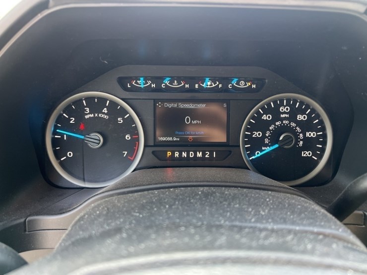 2017-ford-f150-xlt-image-30